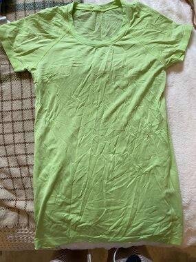 Lululemon Light Green Short Sleeve Active Tee